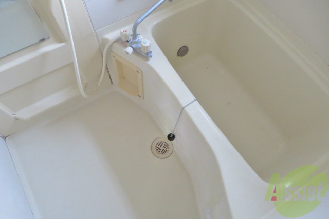 バス・シャワールーム　お風呂は日々の疲れをリフレッシュできる広さがありますね。