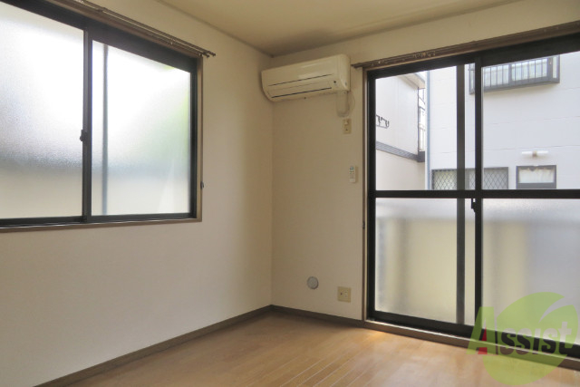 居室・リビング　陽当たりが良く、広々として過ごしやすそうです。