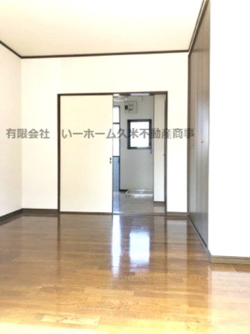 居室・リビング　こちらの居間で趣味の時間をお楽しみください