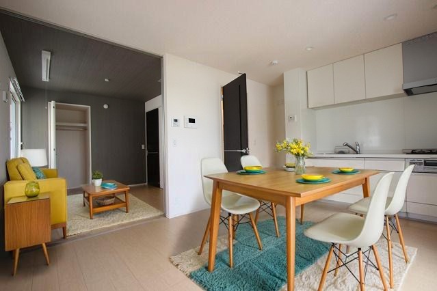 居室・リビング　ＣＧで家具等を配置したもので家具等は含まれません。