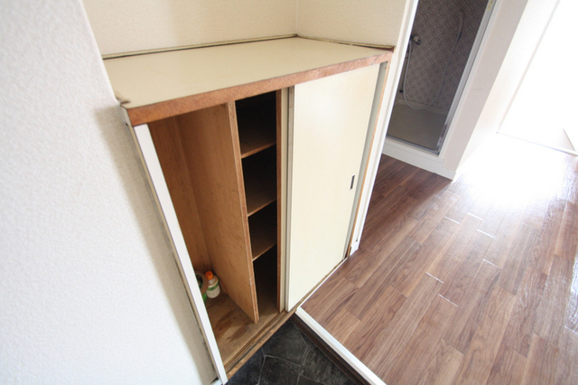 玄関　※別室の参考写真の為、現況優先です。