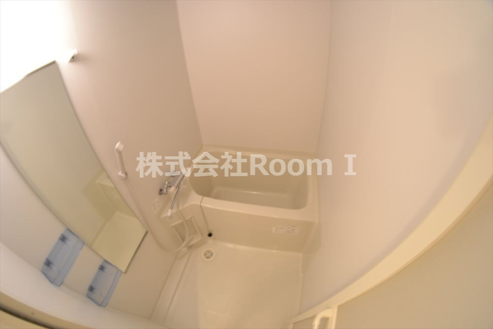 バス・シャワールーム　コンパクトで使いやすいお風呂です