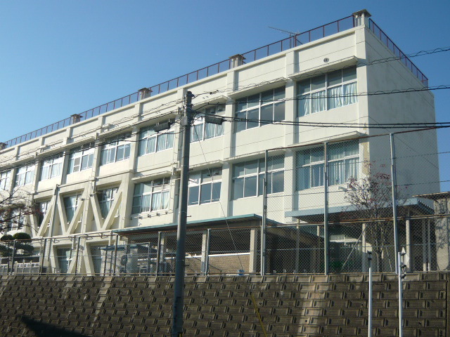 小学校　畑賀小学校（小学校）まで300m