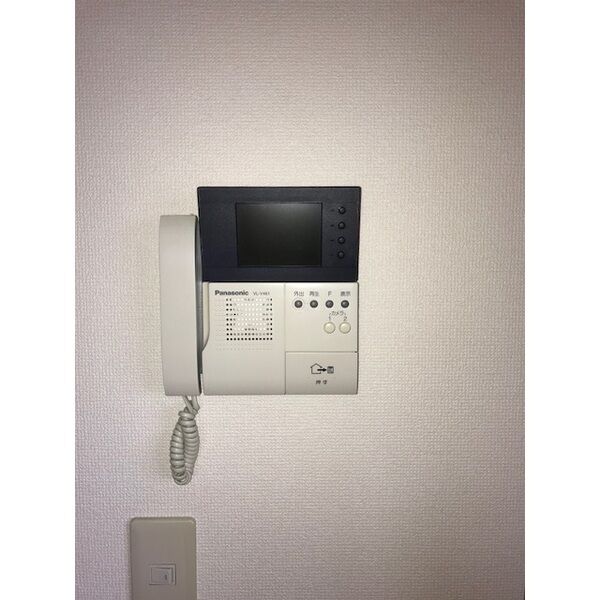 セキュリティ　TVインターホンで来た人の顔も分かり安心ですね♪