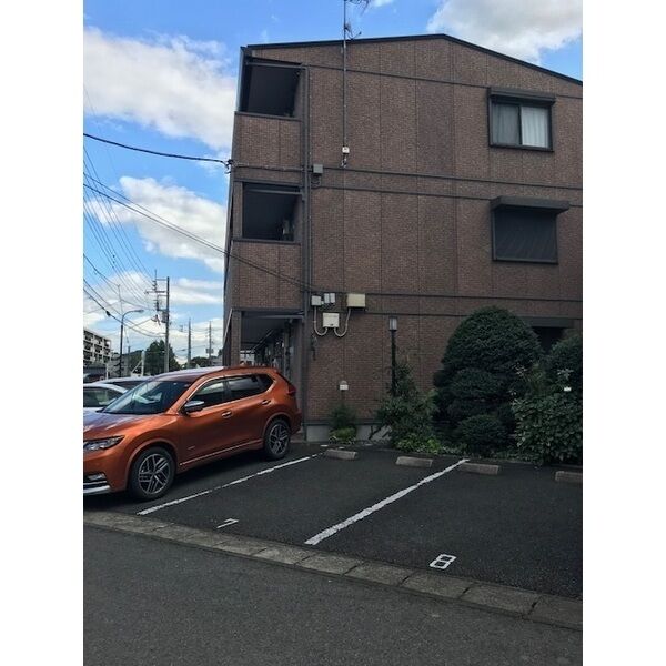 駐車場　嬉しい駐車場1台付き！！