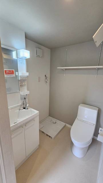 トイレ　完成前の物件の為、同施工会社の別物件の写真になります。