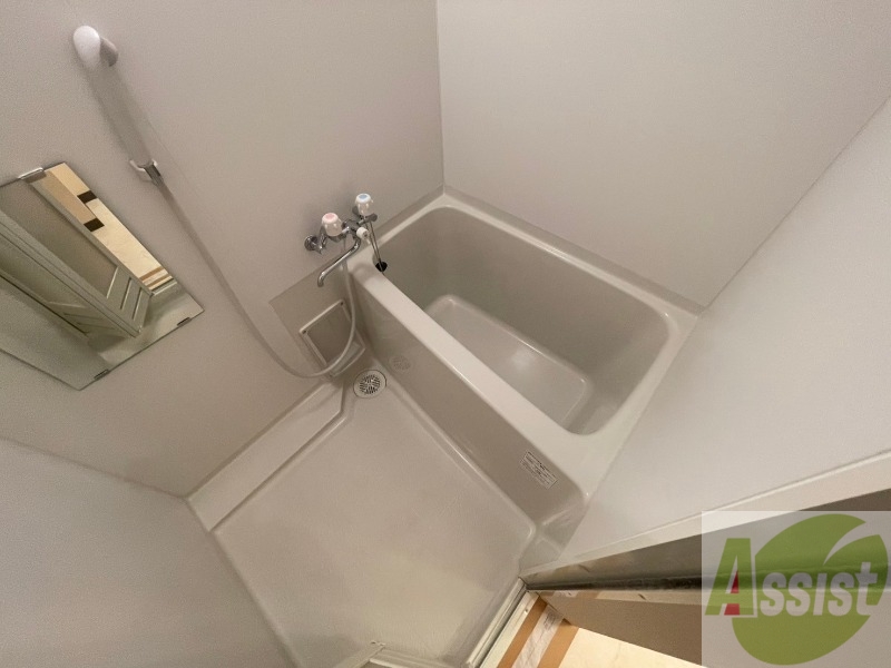 バス・シャワールーム　ユニットバスです。疲れを癒すのに欠かせませんね！