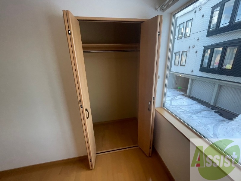 収納　寝室の収納です。部屋がすっきり片付きます。