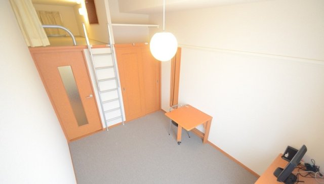 居室・リビング　同物件別号室の写真です。