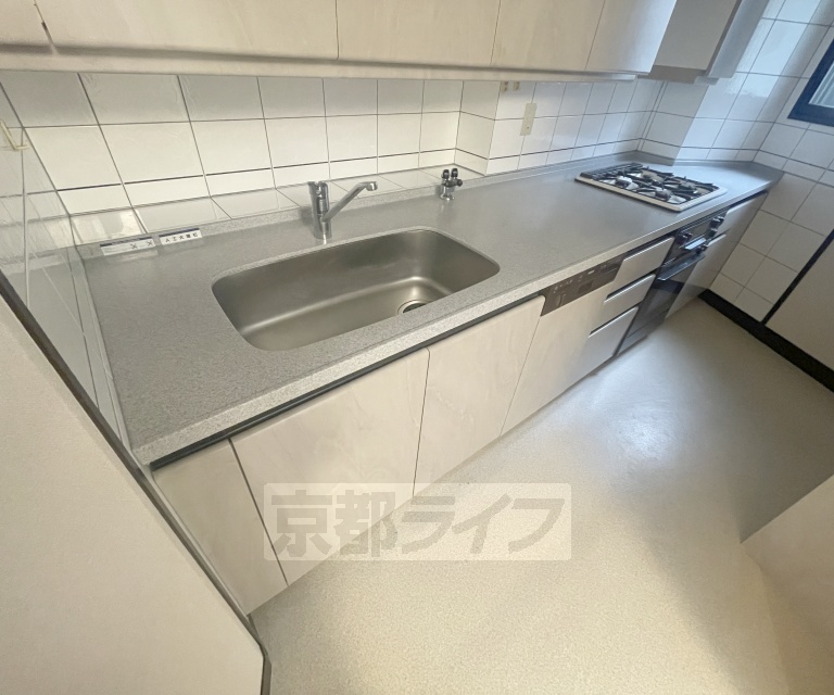 居室・リビング　広く明るいリビング。