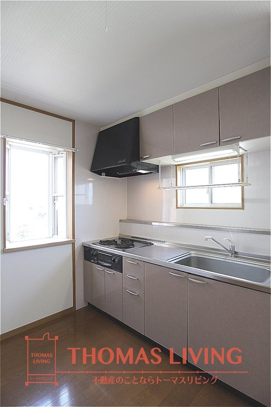 キッチン　キッチンには窓があります。