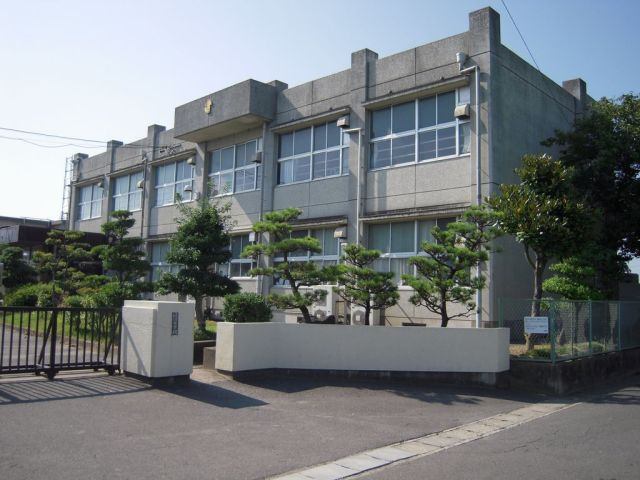 中学校　岐阜市立境川中学校（中学校）まで1831m