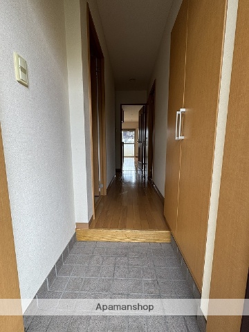 ブルーミングIIの玄関写真