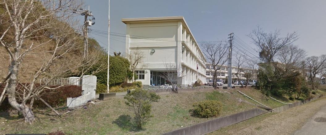 中学校　生目中学校（中学校）まで2000m