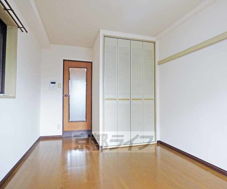 居室・リビング　広々とした室内です。