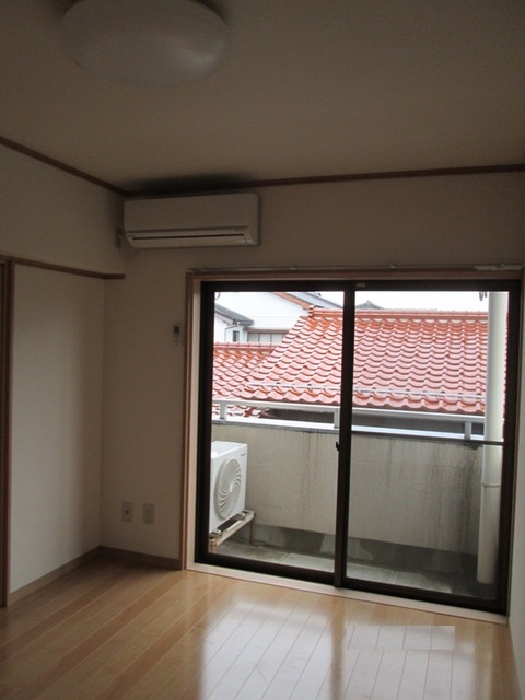 居室・リビング　洋室６帖　ＬＤＫ横