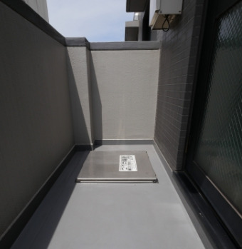 バルコニー　別部屋の写真を使用しております。