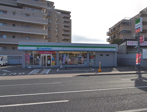 コンビニ　ファミリーマート（コンビニ）まで499m
