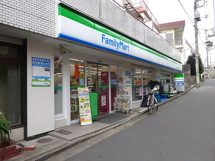 コンビニ　ファミリーマート笹塚三丁目北店（コンビニ）まで111m