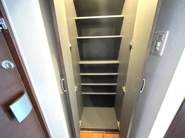 収納　偶数階：ライトブラウン/奇数階：ダークブラウン こちらは奇数