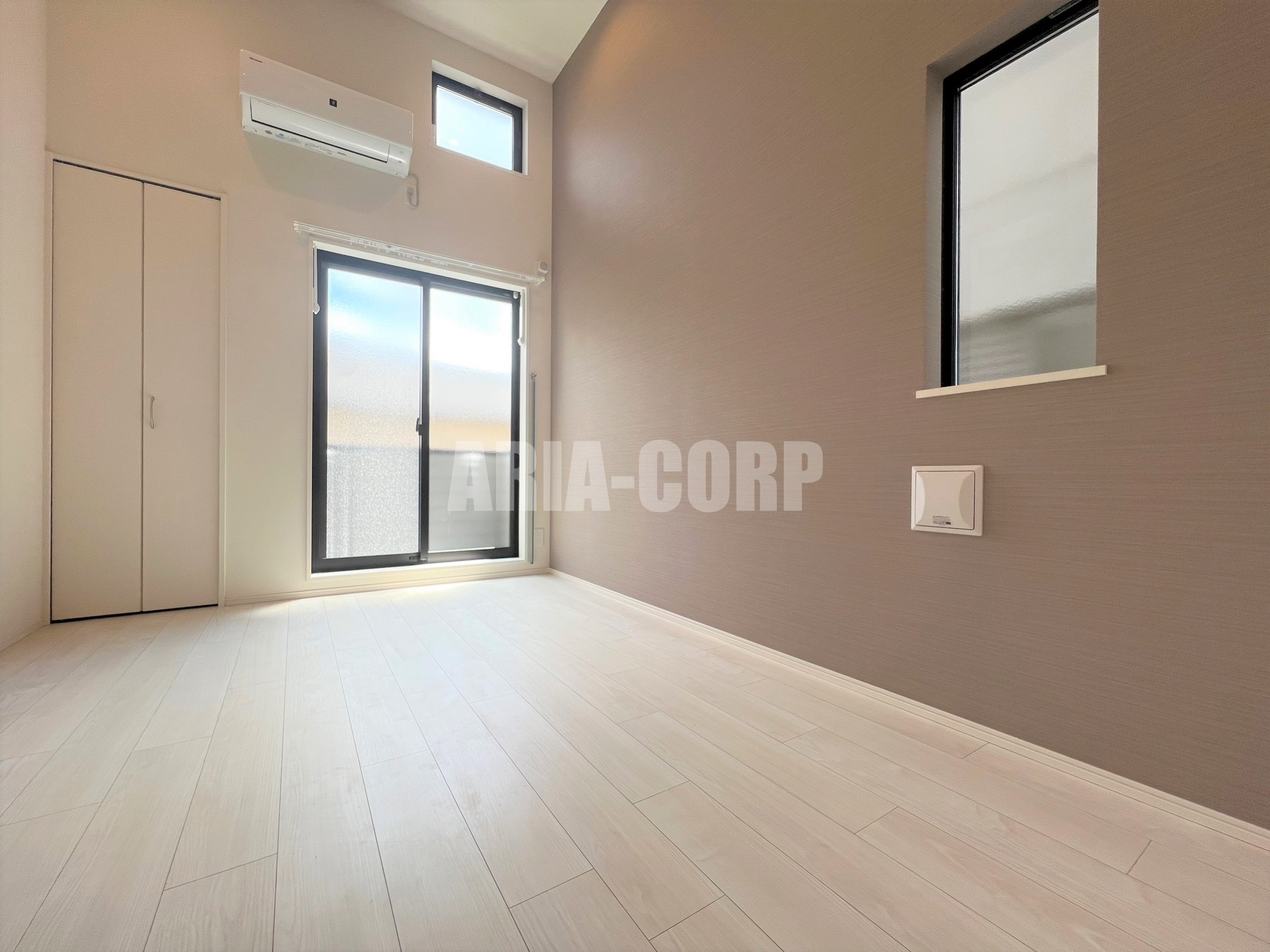 居室・リビング　天井高のある開放的な空間！お洒落な室内です！