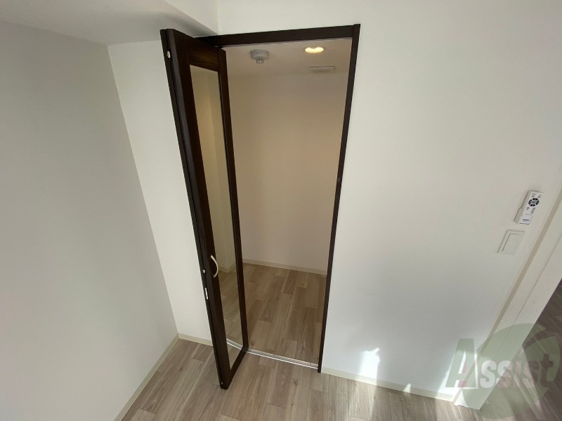 収納　クローゼットは奥行きもあり、荷物が多い方でも安心です。