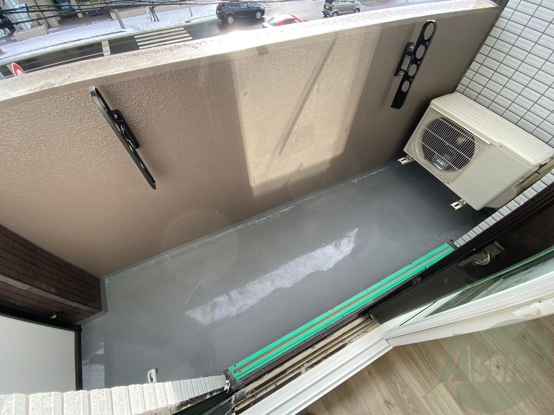 バルコニー　バルコニーは幅があり、広い印象を受けました。