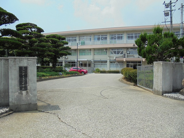 中学校　城北中学校（中学校）まで807m