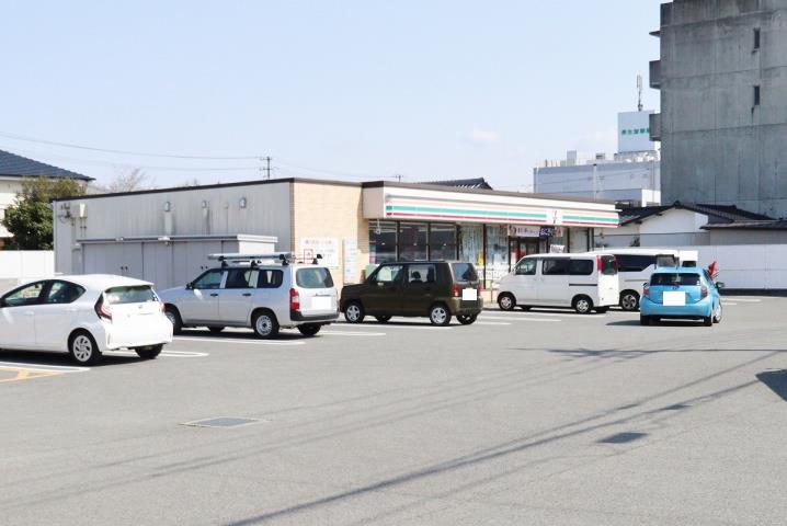 コンビニ　セブン－イレブン徳島国府町府中店（コンビニ）まで814m