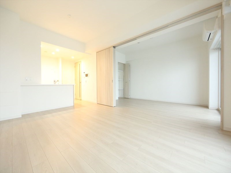 居室・リビング　ＬＤＫ13.6帖　洋室7帖　つなげても仕切っても使えます