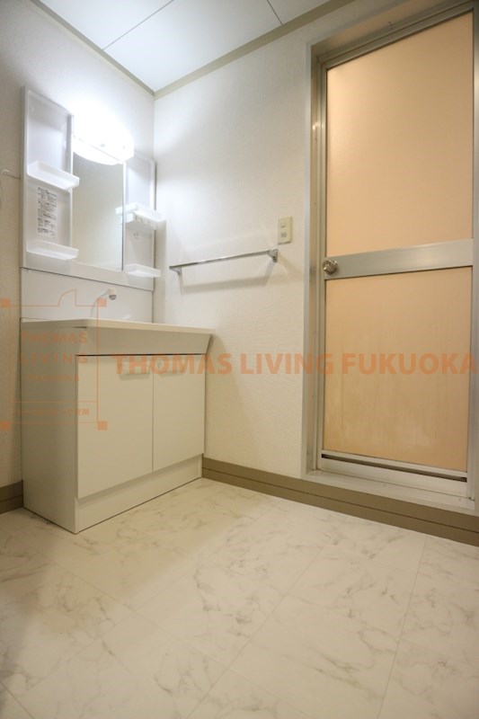 洗面設備　洗面台新品です