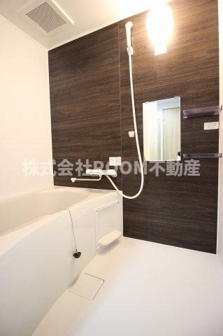 バス・シャワールーム　コンパクトで使いやすいお風呂です