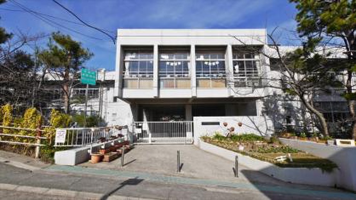 小学校　朝日ヶ丘小学校（小学校）まで365m