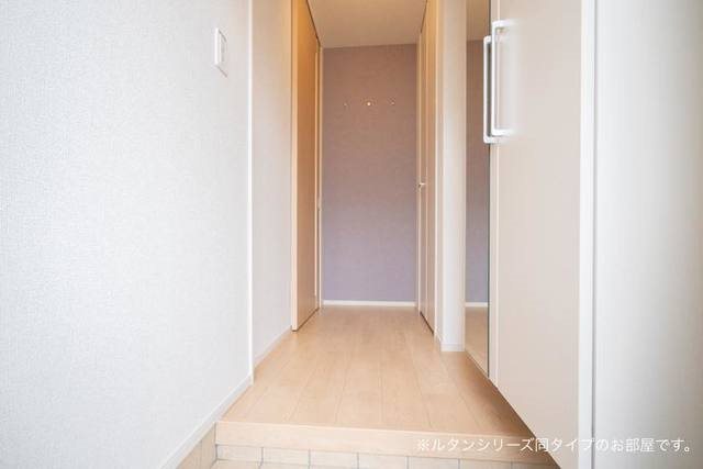 玄関　写真は同型シリーズです。