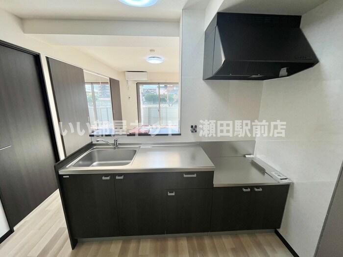 キッチン　※同建物の別のお部屋の写真です。