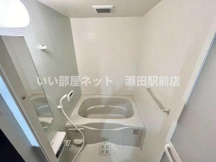 バス・シャワールーム　※同建物の別のお部屋の写真です。