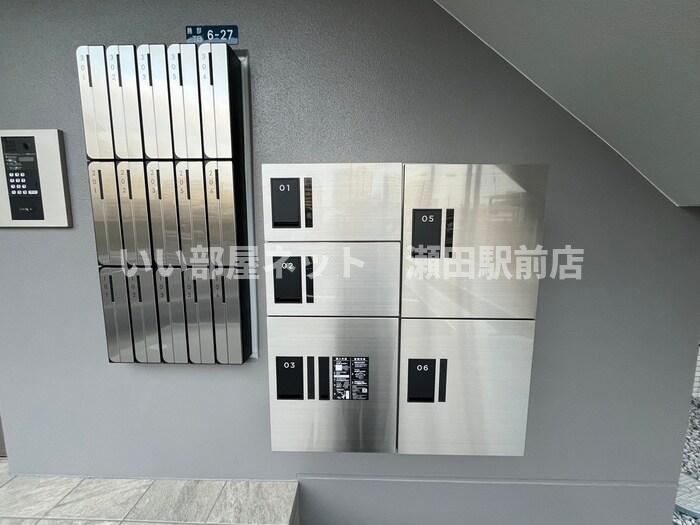 エントランス　※同建物の別のお部屋の写真です。