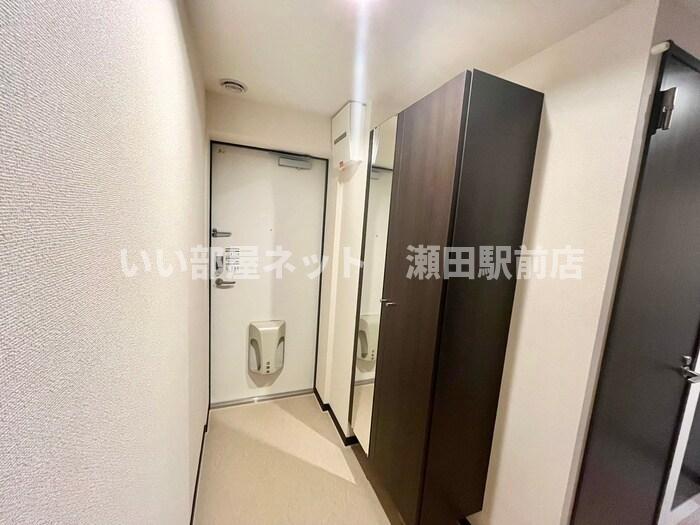 玄関　※同建物の別のお部屋の写真です。