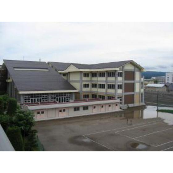 中学校　佐久市立浅間中学校（中学校）まで2328m