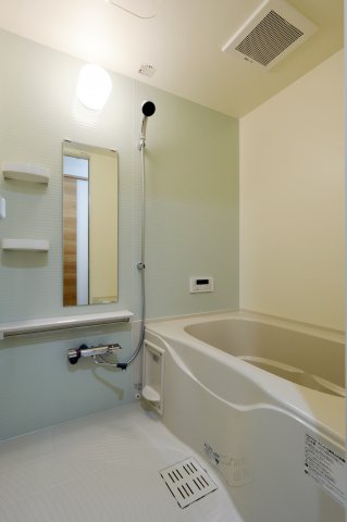 バス・シャワールーム　落ち着いた空間のお風呂です