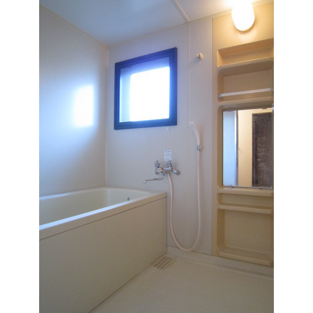 バス・シャワールーム　嬉しい窓付き