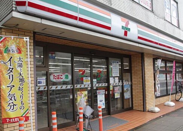 コンビニ　セブンイレブン 横浜上反町店（コンビニ）まで494m