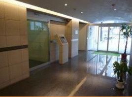 エントランス　落ち着いたエントランスです