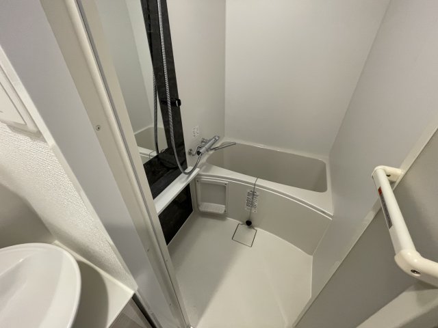 バス・シャワールーム　イメージとして同マンション他部屋を表示しています