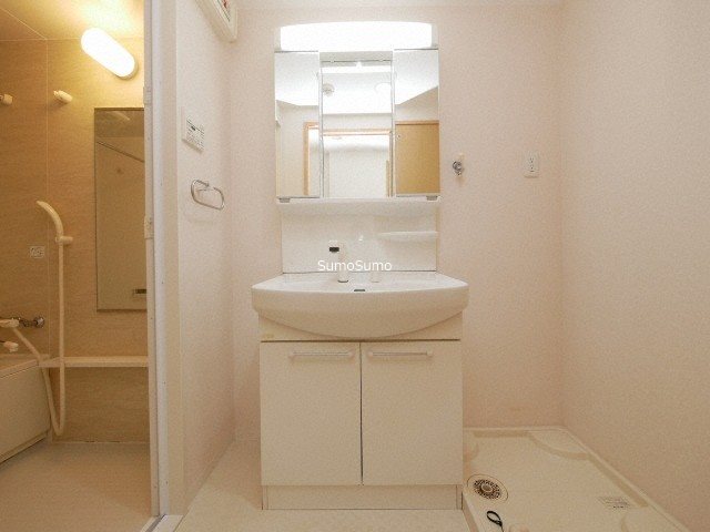 洗面設備　使いやすい洗面所です