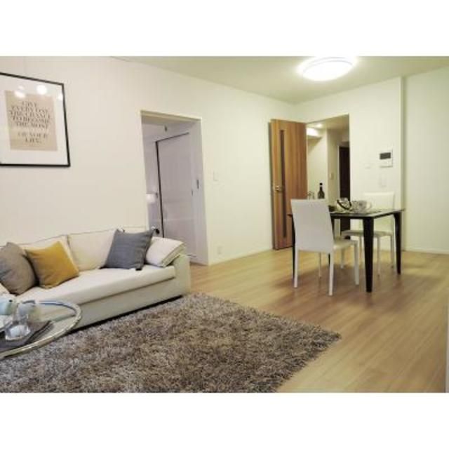 居室・リビング　こちらのリビングで趣味の時間をお楽しみください