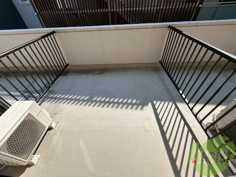 バルコニー　こちらがバルコニーです。晴れた日は沢山洗濯物を干せそうです。