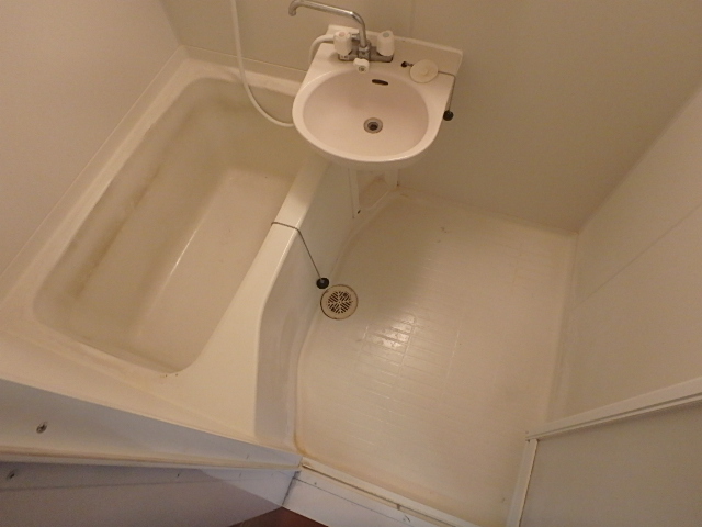 バス・シャワールーム　お掃除も楽チンのユニットバス。