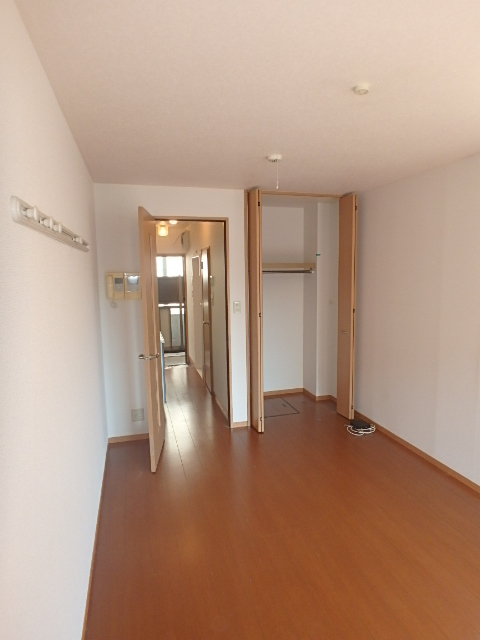 居室・リビング　家具も併せやすいナチュラルカラーのお部屋です。