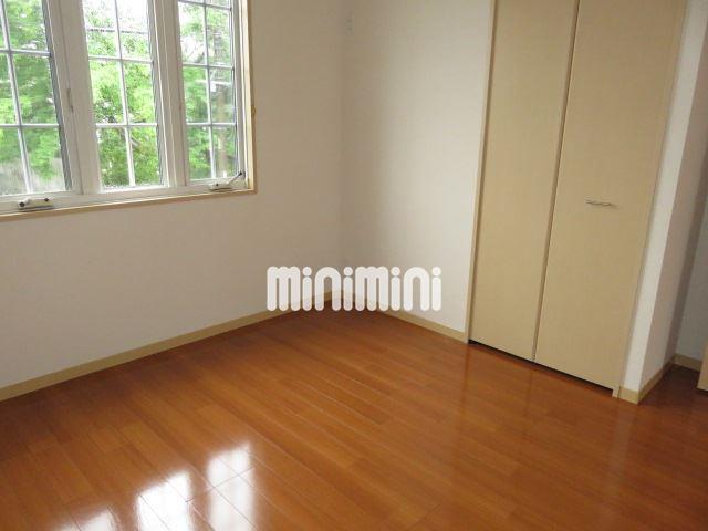 その他　南側の５．５帖の洋室です